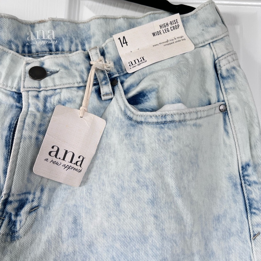 a.n.a Light Acid Wash High-Rise Wide Leg Crop Jeans